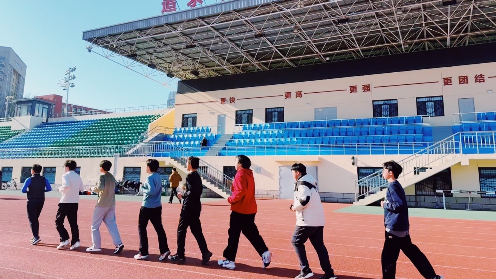 49岁爸爸组团！187天带全宿舍减重，家校共育跑出健康新高度