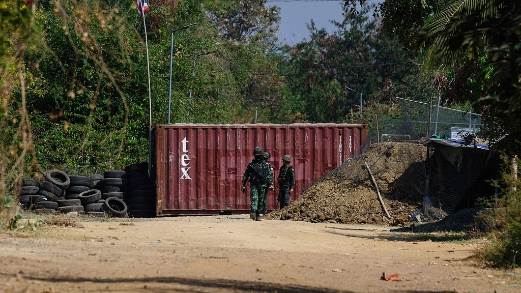 柬埔寨抗议泰军“非法设置路障” 泰方称此举旨在“缓和紧张局势”