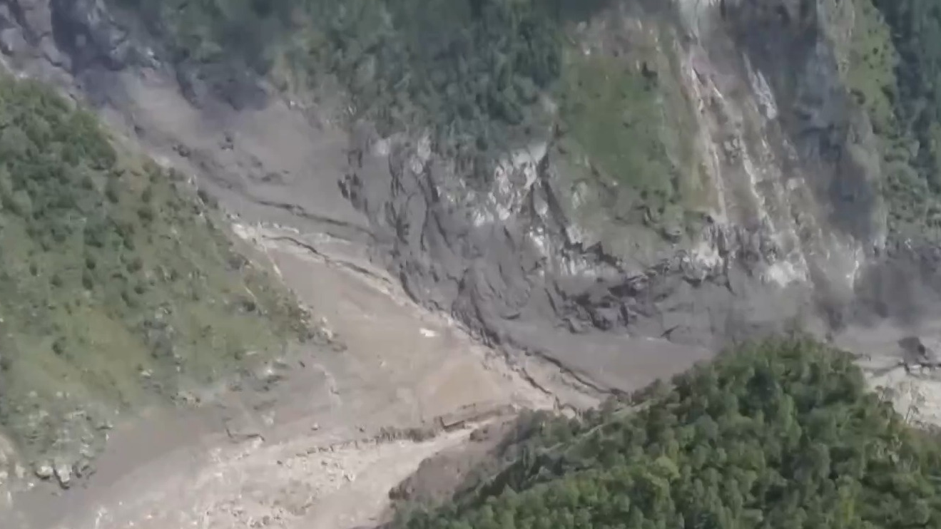 西藏吉隆遭受泥石流，郭巴村受灾严重，抢险救援处置正进行