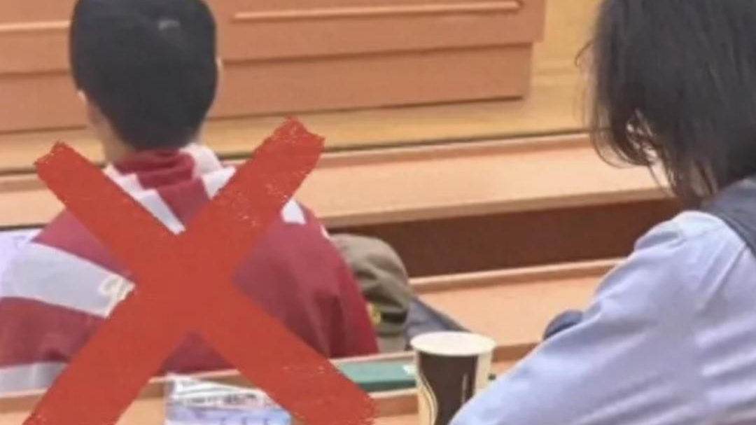 南京警方回应“留学生在国外身披旭日旗”事件:收到数百起举报,有专门部门处理 南京警方回应“留学生在国外身披旭日旗”事件:收到数百起举报,有专门部门处理