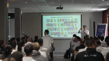 难民代表团抵达法国!代表全球一亿难民出征奥运 难民代表团抵达法国!代表全球一亿难民出征奥运