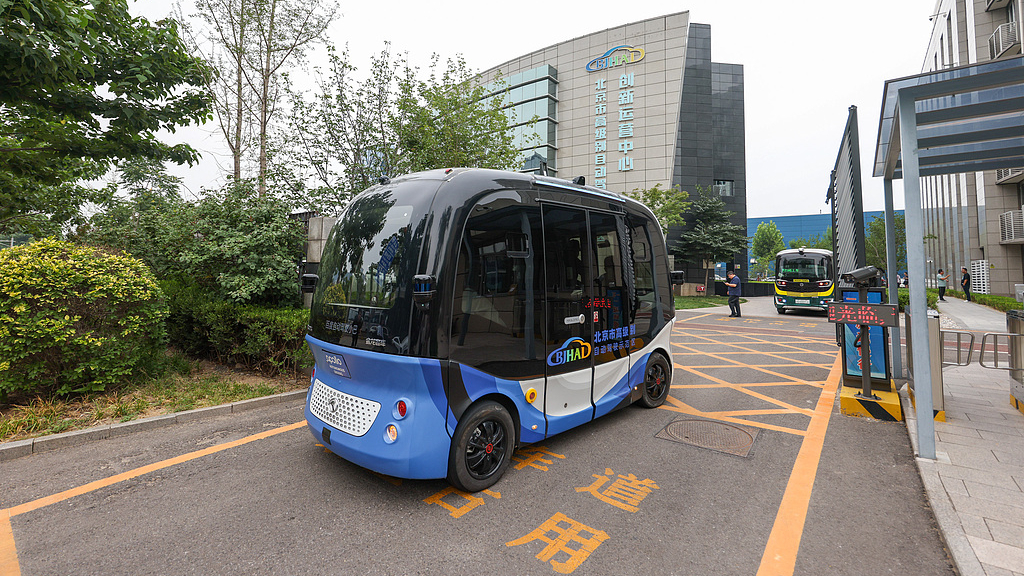 支持自动驾驶技术创新发展 北京4月1日起施行这个条例→ 支持自动驾驶技术创新发展 北京4月1日起施行这个条例→