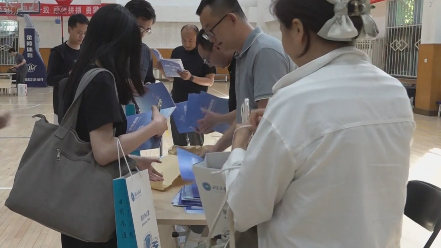 高招咨询进校园 助力学业生涯规划 高招咨询进校园 助力学业生涯规划
