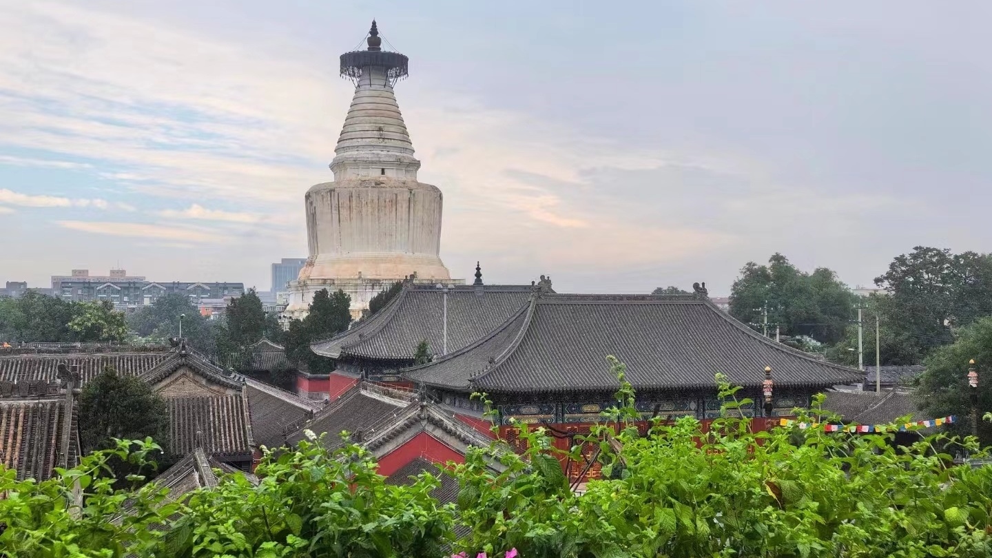 今天晴热为主，最高33℃，午后西部山区有分散性雷阵雨
