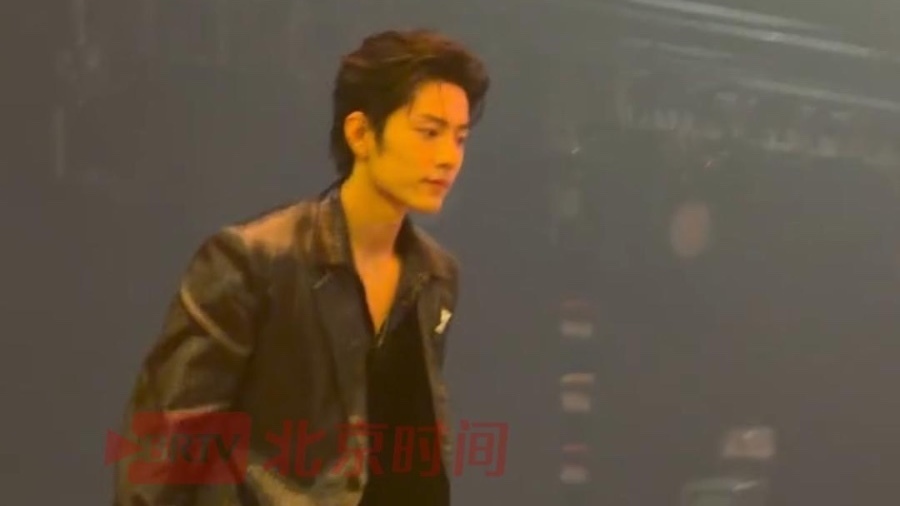 肖战荣获SMG视帝，登台领奖时台下欢呼声震耳欲聋