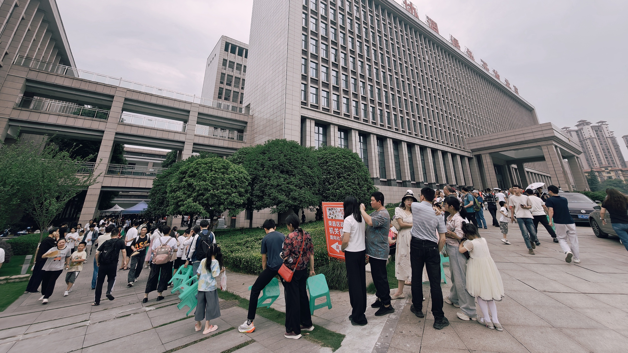 多地政府食堂开放“舌尖上的服务”，反映出怎样的理念转变？