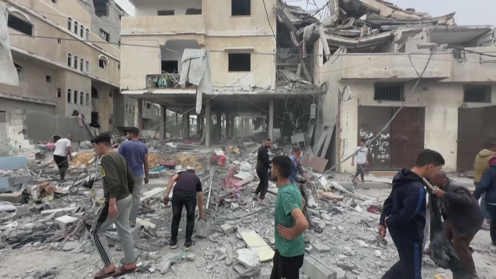 以军袭击加沙多地 卡桑旅发射多枚火箭弹回应