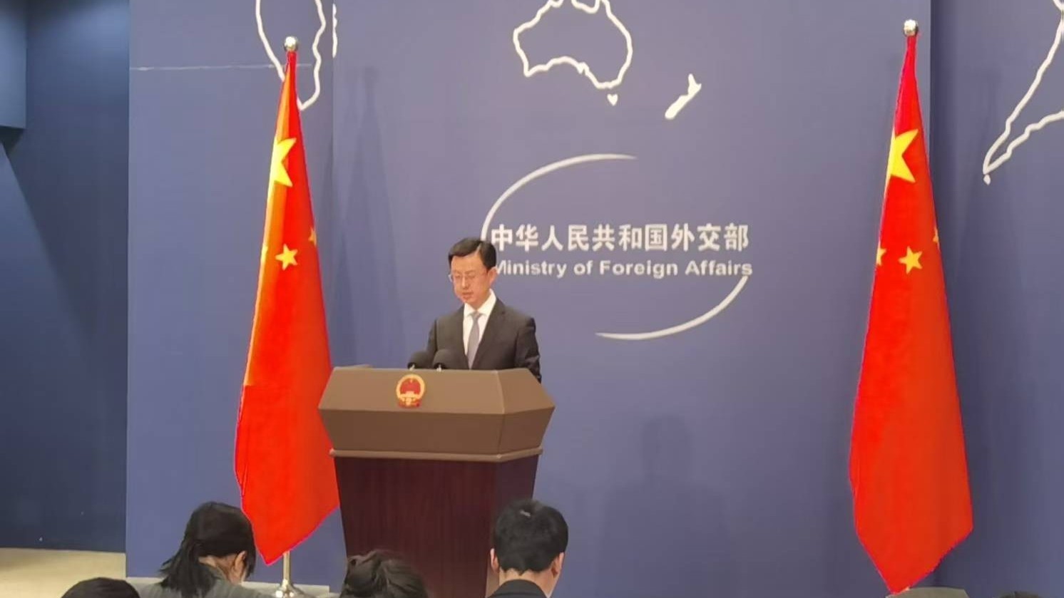 澳军机侵闯中国领空 中方采取驱离措施