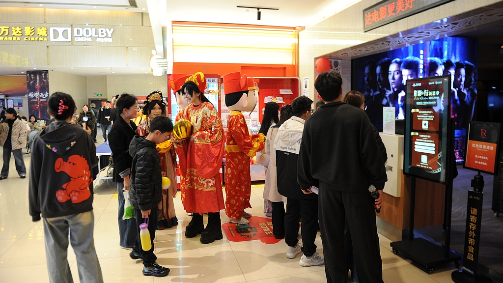 票房表现亮眼 2026年春节档“电影+”消费活力十足