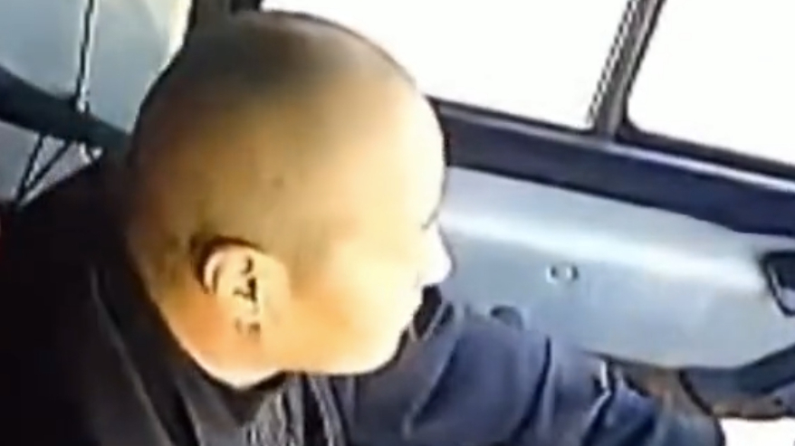 致敬平民英雄!他用最后力气,护住45名乘客 致敬平民英雄!他用最后力气,护住45名乘客