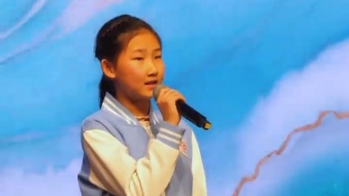 吴碧霞现场教学，唱歌气沉于丹田，行于背，贯于顶