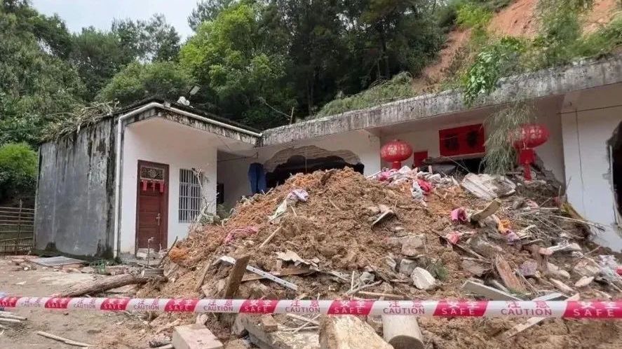 北京房山:警惕暴雨引发的“山崩” 北京房山:警惕暴雨引发的“山崩”