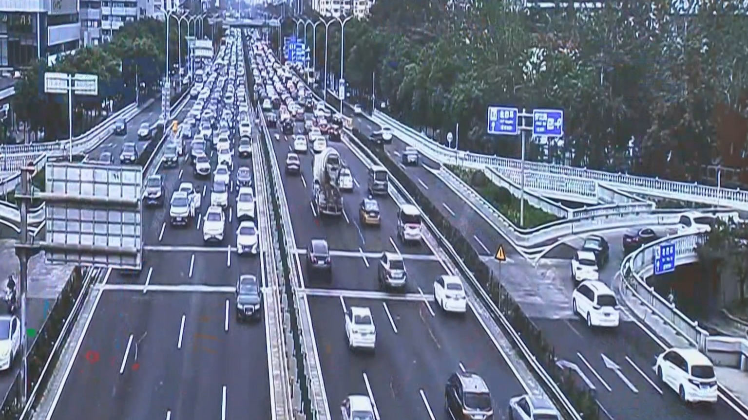 今天晚高峰交通压力突出 地铁4号线北京南站上行末班车延时至次日0时 今天晚高峰交通压力突出 地铁4号线北京南站上行末班车延时至次日0时