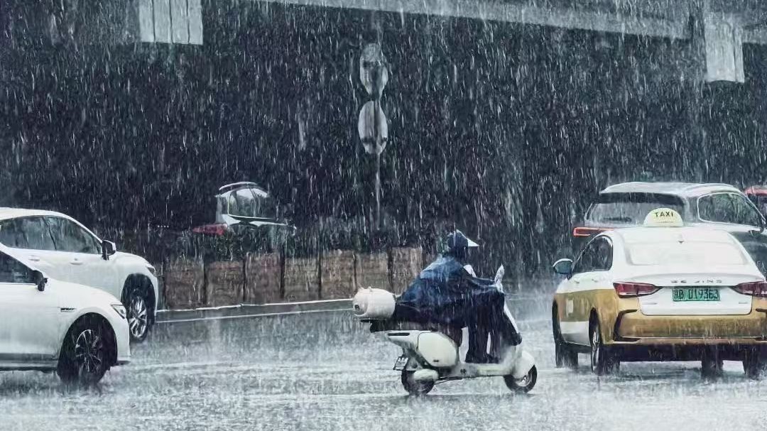 降雨降温！北京今天白天阴有中到大雨，最高气温12℃