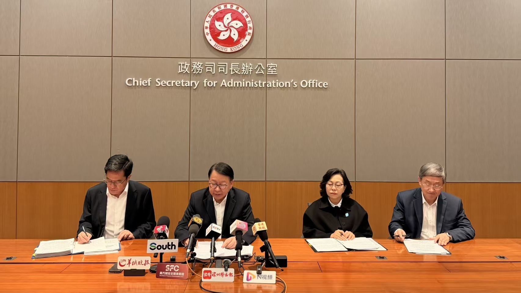 香港特区政府：涉事工程有预谋地混合使用不合规非阻燃围网