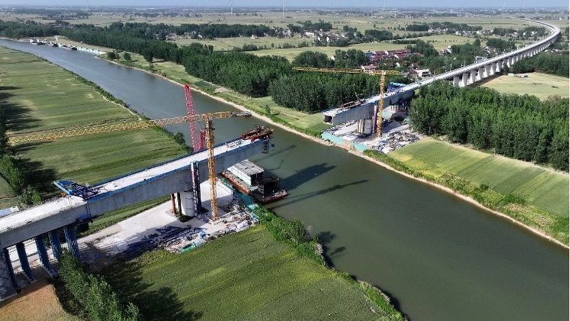 前四月全国铁路建设高效推进，完成固定资产投资1947亿元