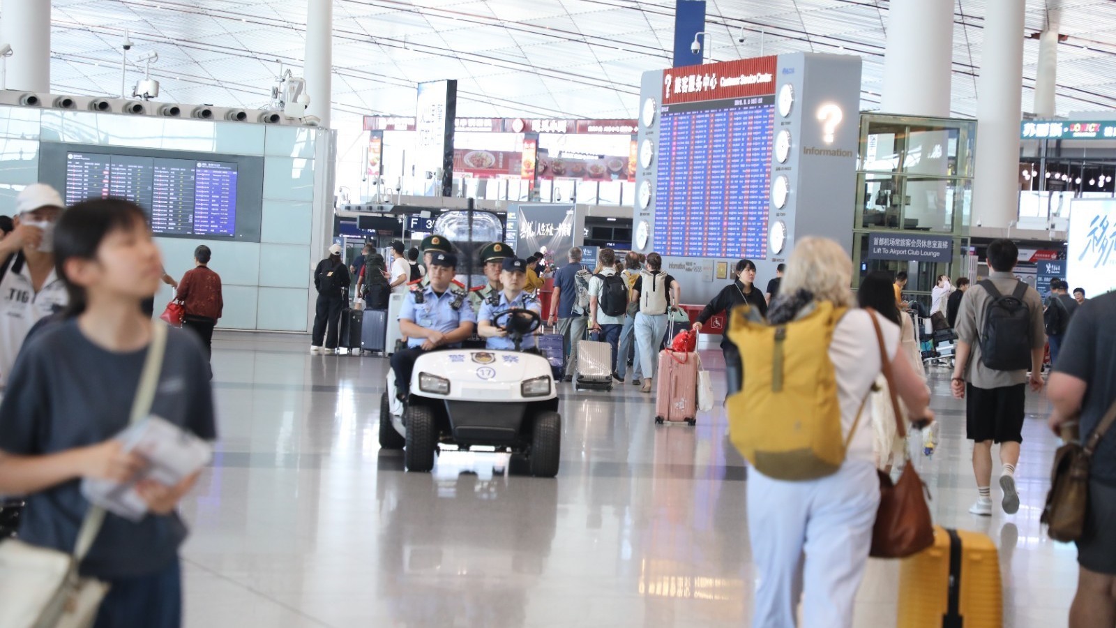 首都机场公安局优化多项措施以安全、顺畅的出行体验迎接八方来客 首都机场公安局优化多项措施以安全、顺畅的出行体验迎接八方来客