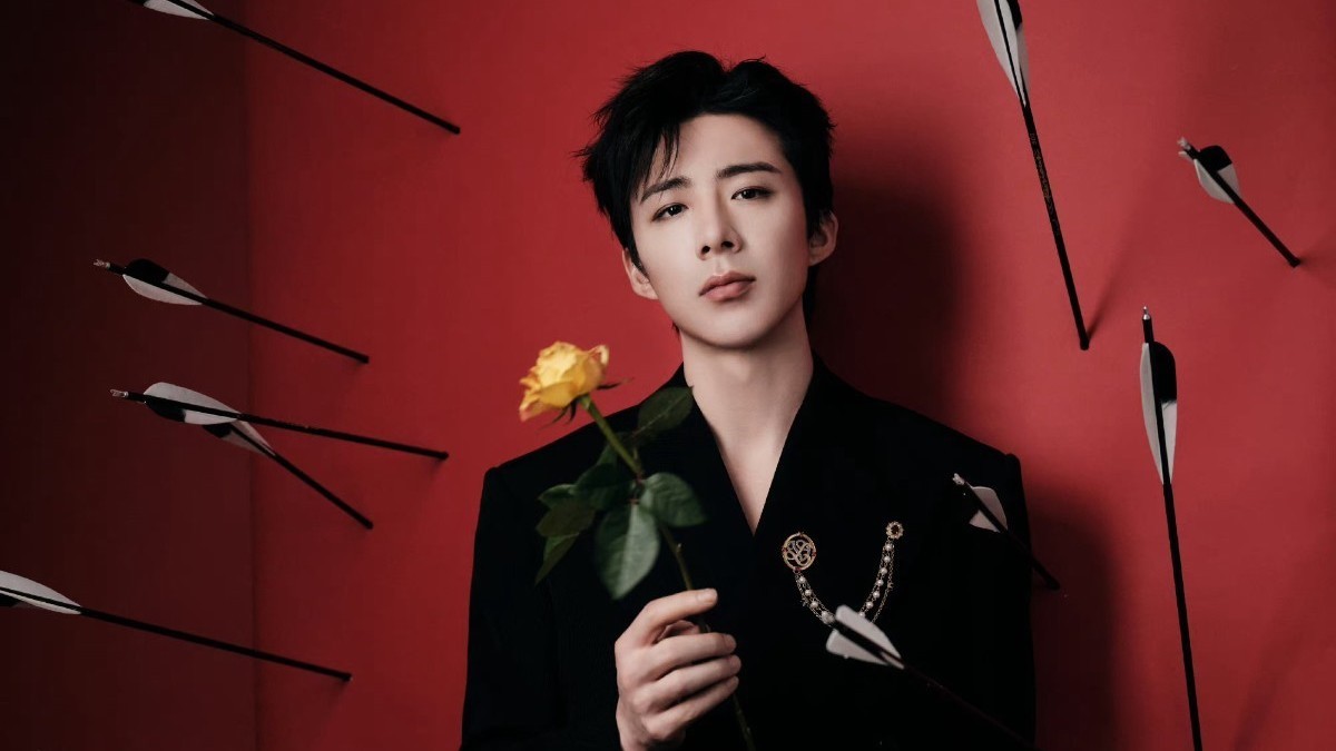 2025微博之夜上刘宇宁酷飒造型,带来《开到荼蘼》舞台表演 2025微博之夜上刘宇宁酷飒造型,带来《开到荼蘼》舞台表演