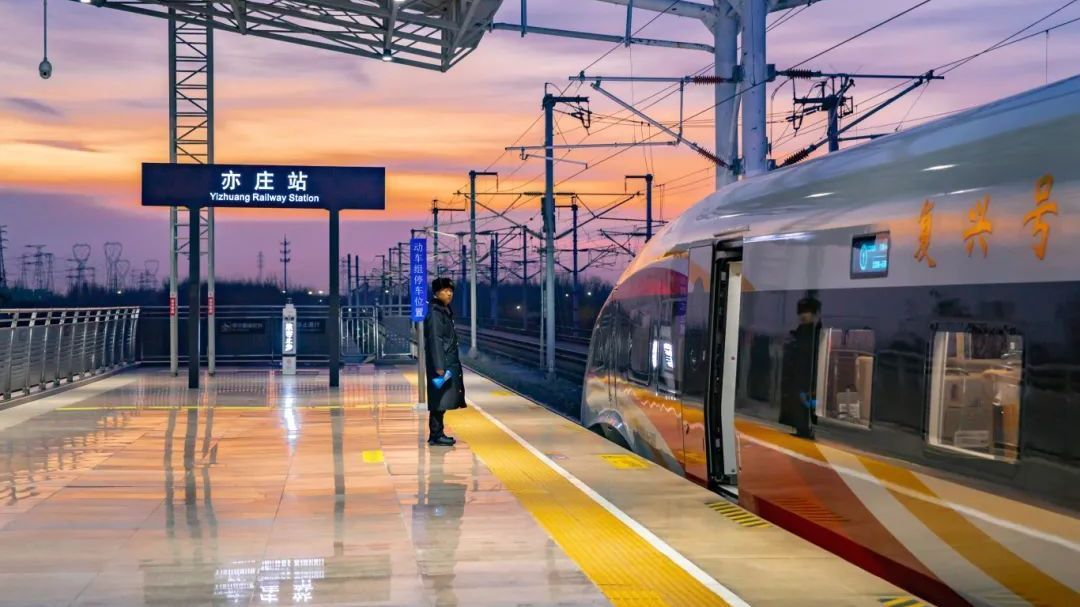 增开至12对列车的车站，记者试乘探访——
