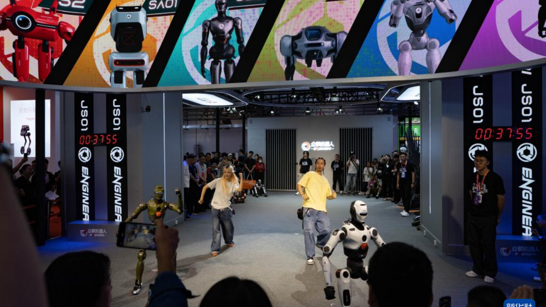 2025世界机器人大会完美落幕 数百万人线下打卡，缘何“出圈”？