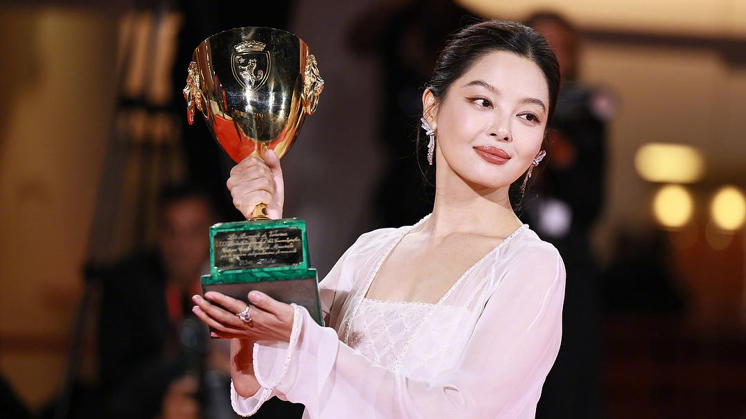中国演员辛芷蕾获第82届威尼斯电影节最佳女演员奖