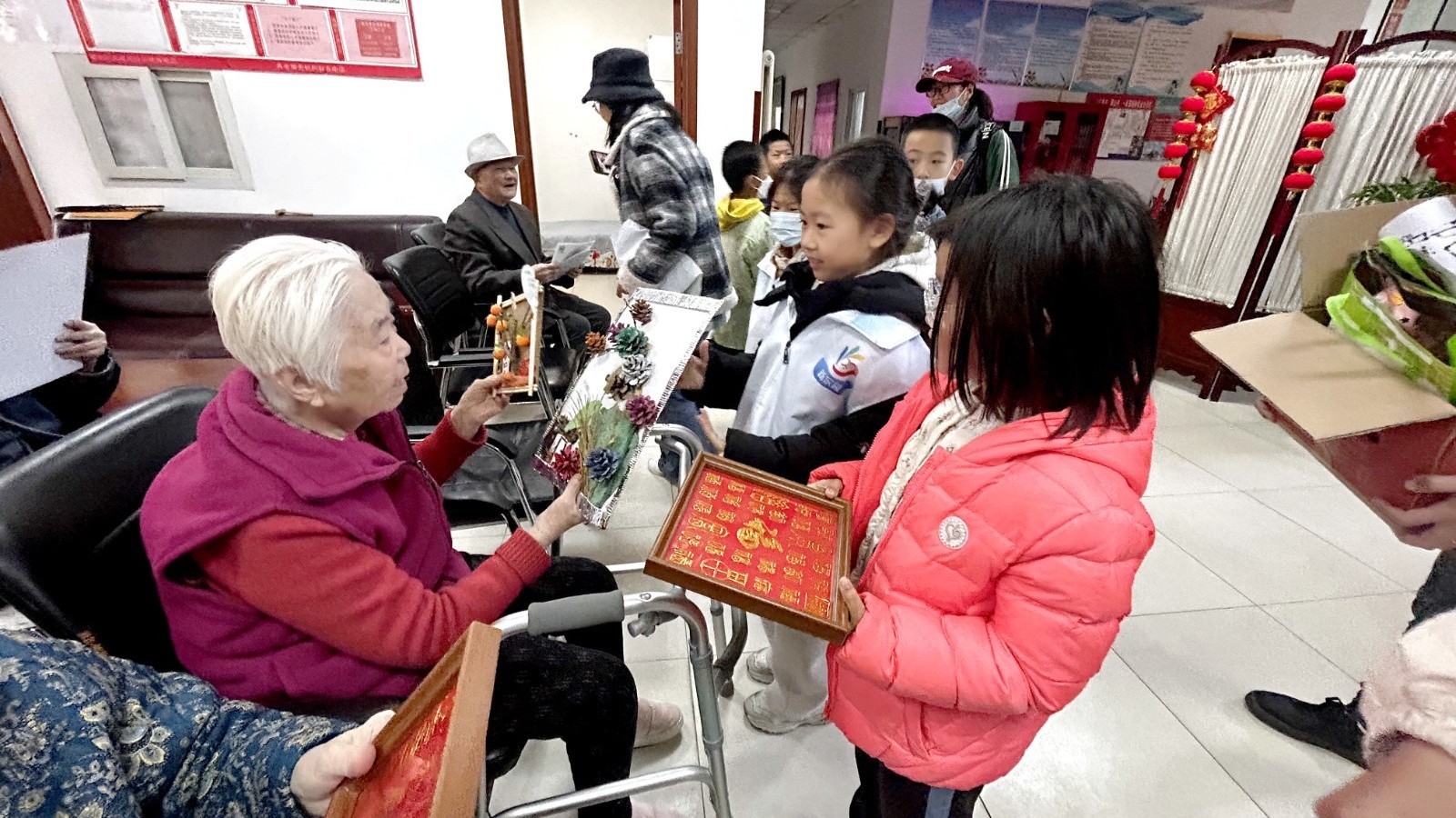 敬老爱老新风尚,双桥铁路社区携手慰问养老院 敬老爱老新风尚,双桥铁路社区携手慰问养老院