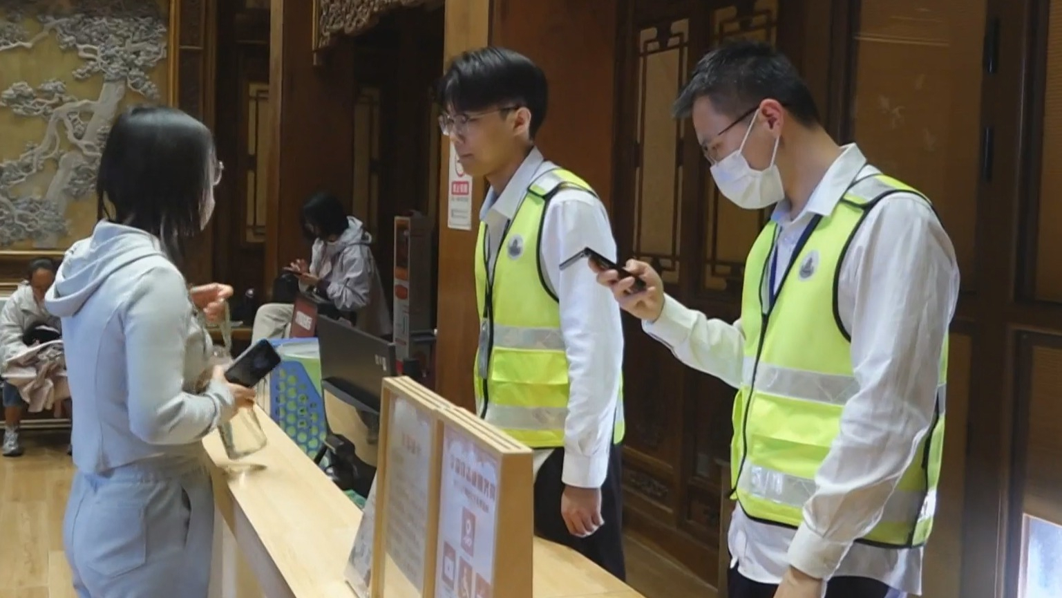 “五一”大客流背后的贴心服务