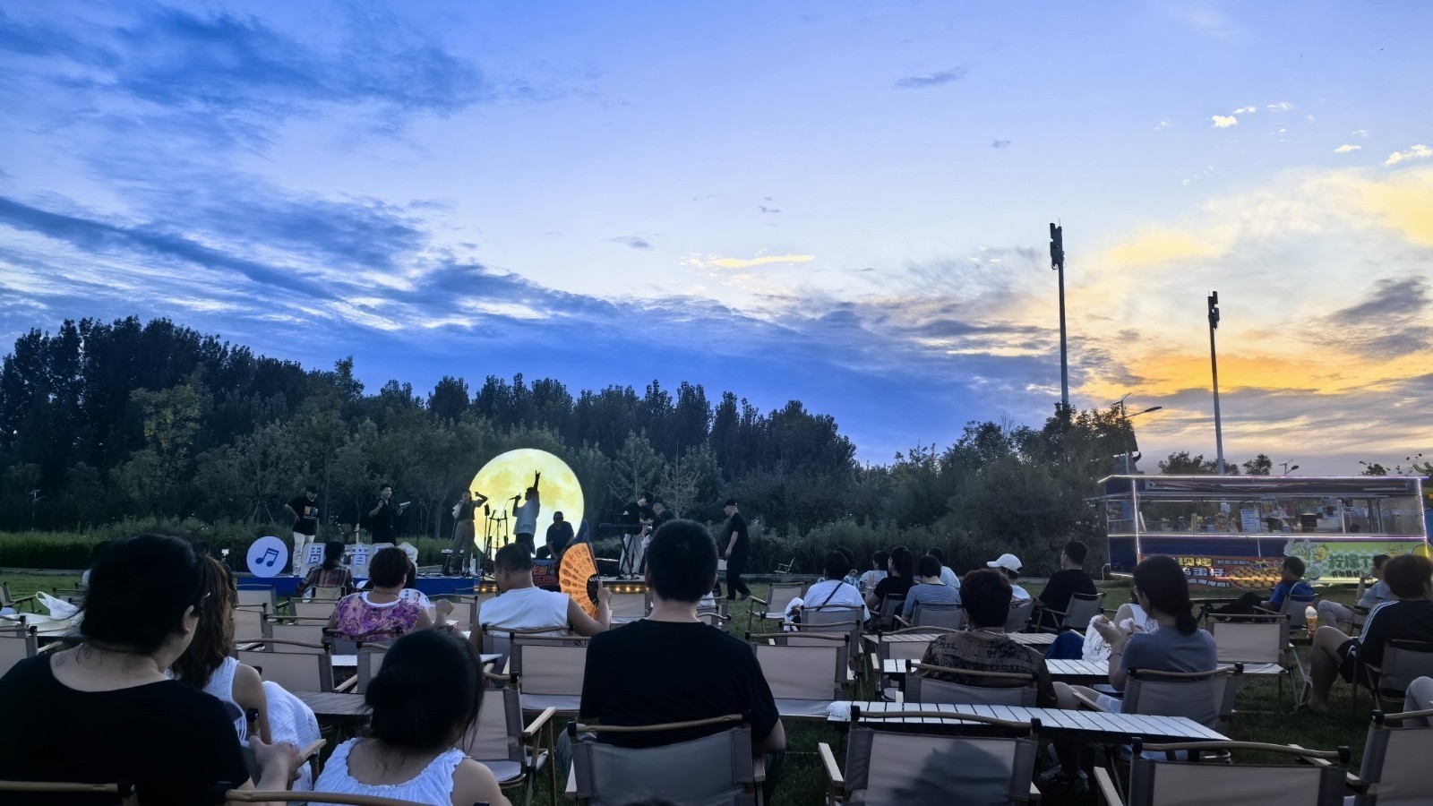 北京平谷大兴庄镇夜生活“热”起来