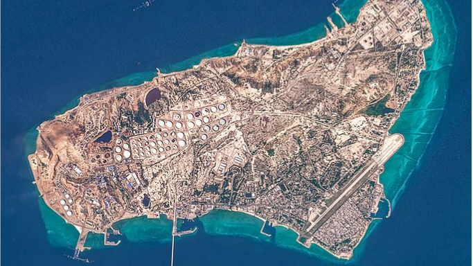 伊朗哈尔克岛再遭袭,传出多次爆炸声 伊朗哈尔克岛再遭袭,传出多次爆炸声