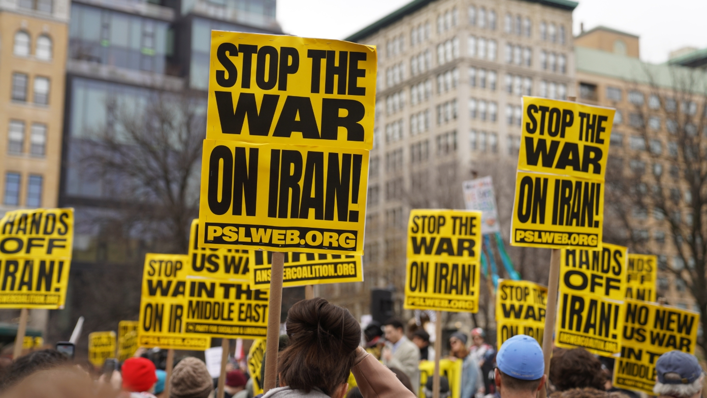 打击伊朗遭遇三大反噬，美国还能撑多久？