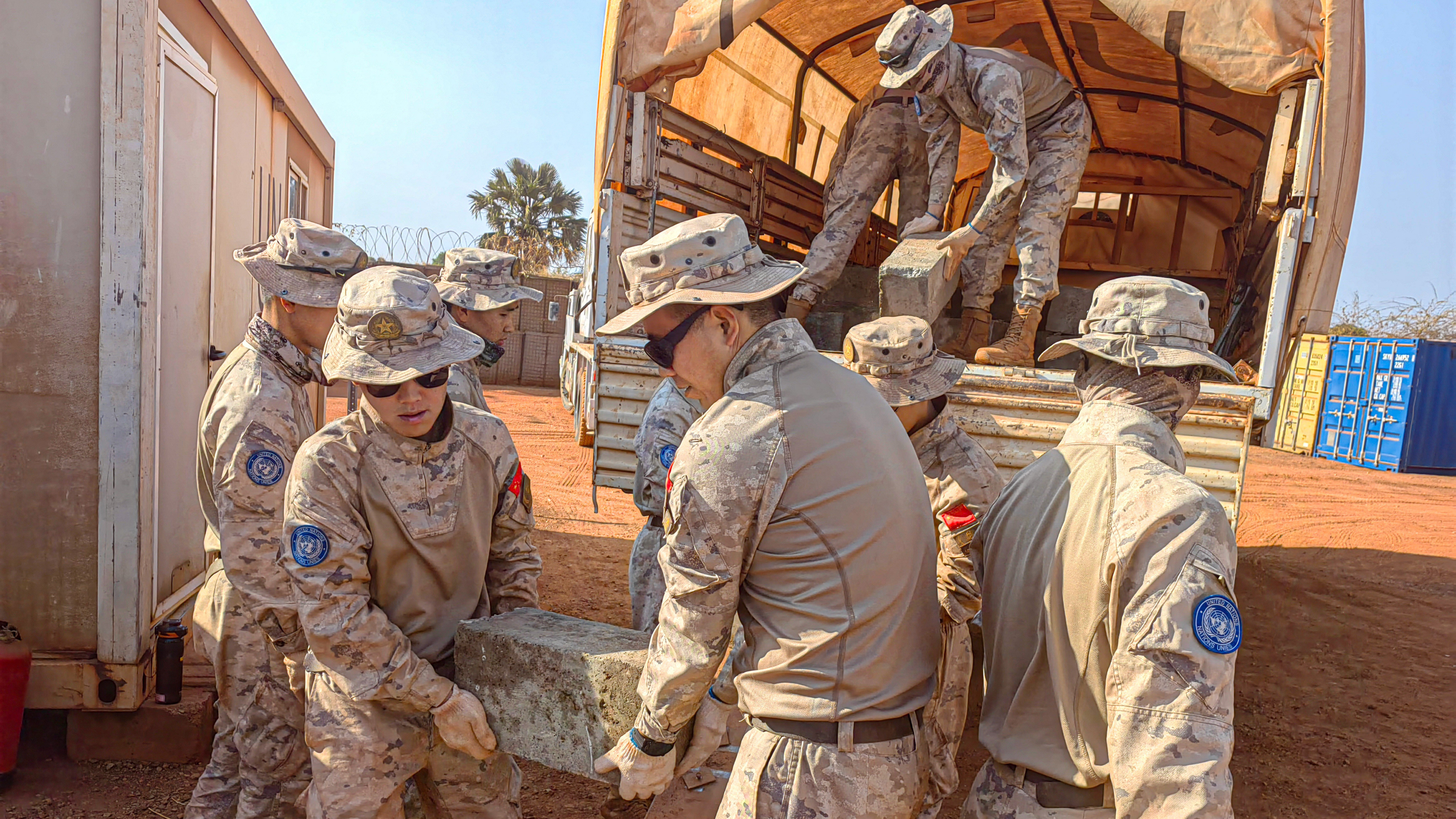 中国维和工兵高标准完成联南苏团板房升级改建工程建设 中国维和工兵高标准完成联南苏团板房升级改建工程建设