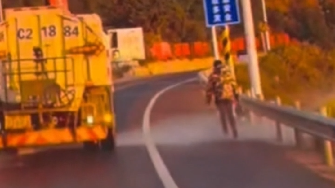 不洒交警洒行人的企业被约谈