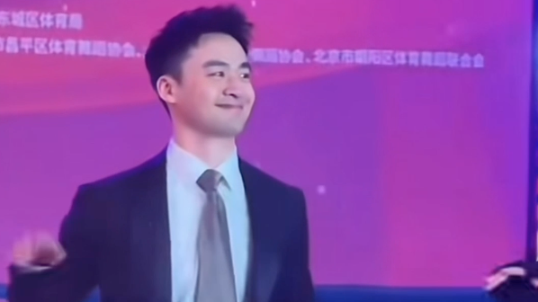 “摸鱼哥”张志强体育舞蹈生涯退役,“在地坛长大、在地坛‘摸鱼’、最后在地坛告别” “摸鱼哥”张志强体育舞蹈生涯退役,“在地坛长大、在地坛‘摸鱼’、最后在地坛告别”