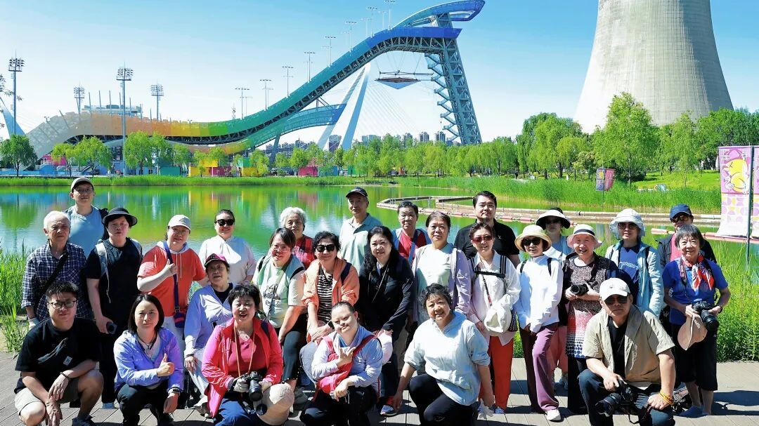 庆祝第36个助残日系列活动西城残联“访首钢文脉 扬劳动精神”文化采风