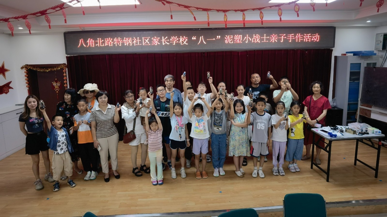 八角街道社区弘扬“八一”精神 传承红色基因