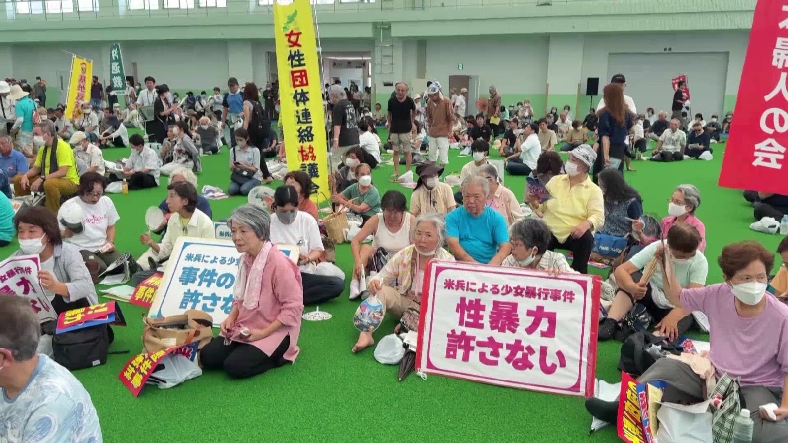 日本冲绳民众举行集会 抗议驻日美军罪行 日本冲绳民众举行集会 抗议驻日美军罪行