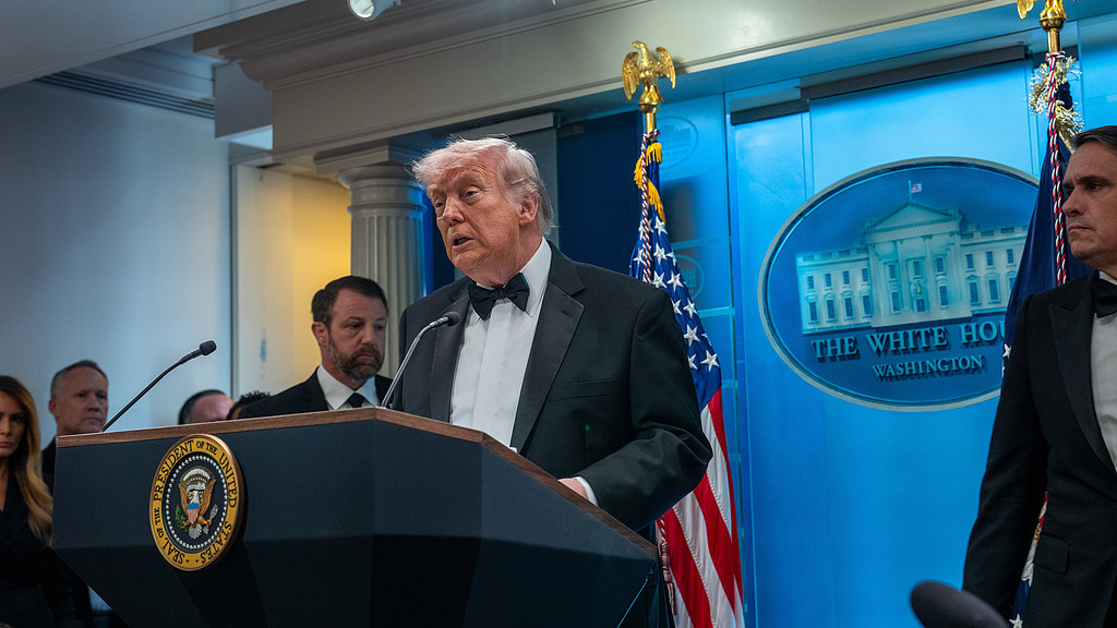 特朗普说枪手或为“独狼行动者” 同伊朗战事“无关”