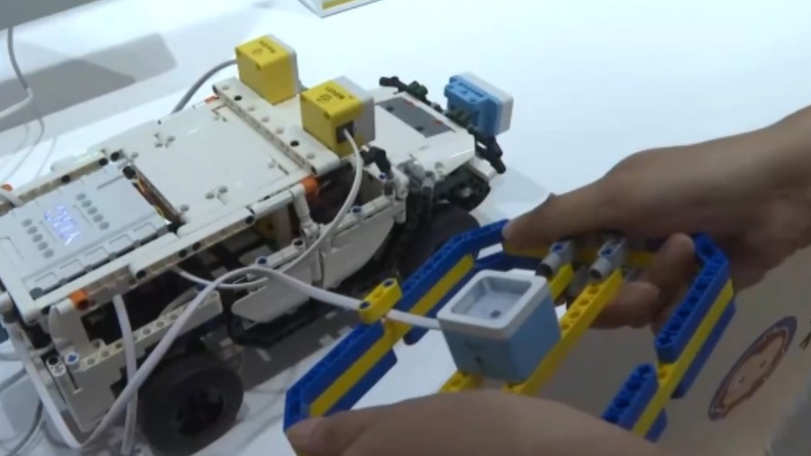 “AI”进教室 课堂“活”起来 “AI”进教室 课堂“活”起来