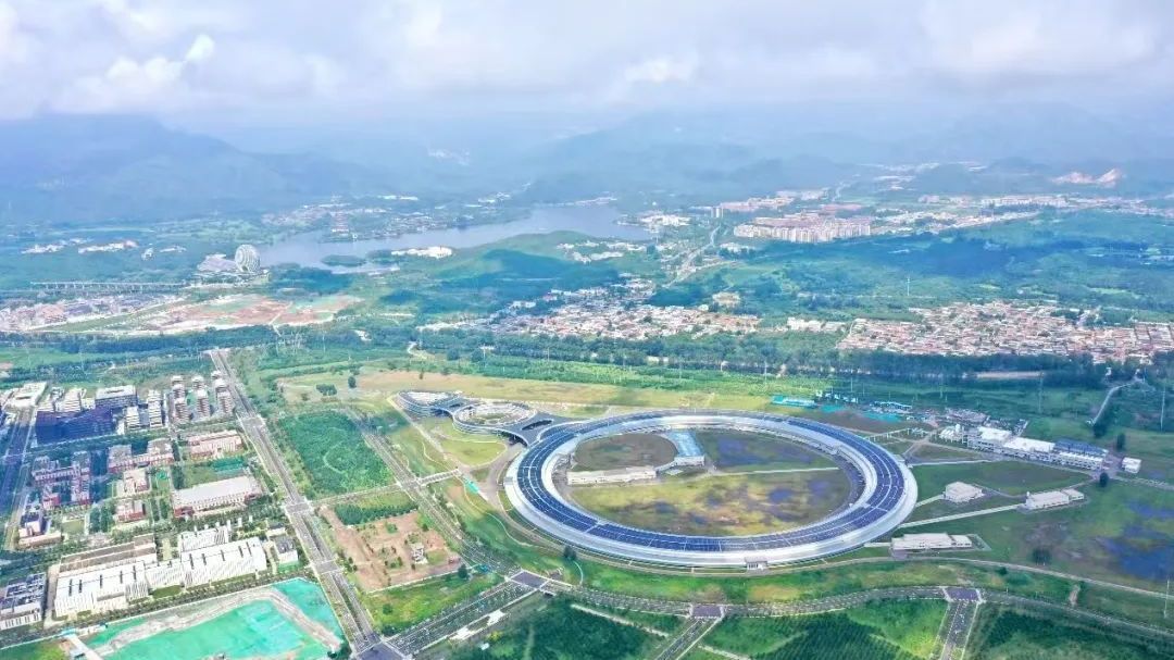 高能同步辐射光源“电子跑道”建设成功！