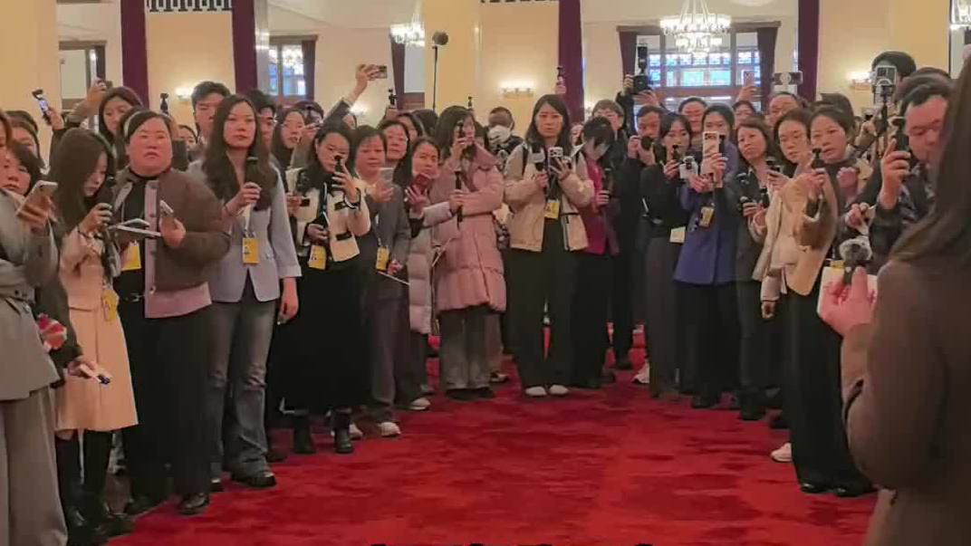 视听北京京彩两会丨一部手机跑两会