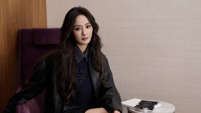 幂一身allblack造型,期待今晚9点在秀场大杀四方! 幂一身allblack造型,期待今晚9点在秀场大杀四方!