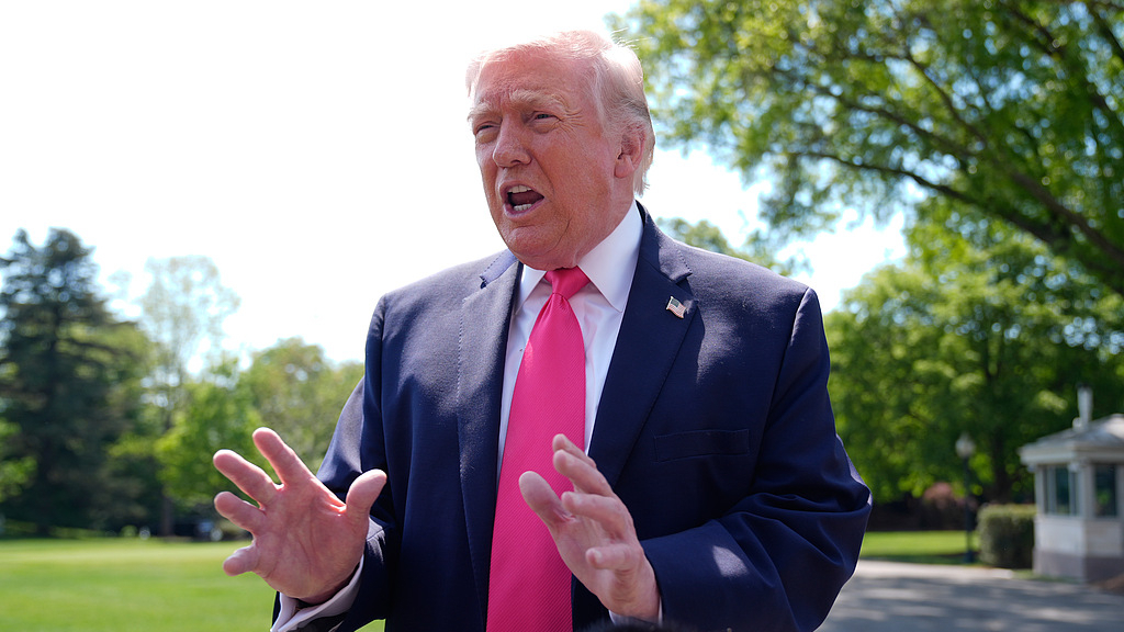 特朗普：很快发布第一批UFO文件，“非常有趣，令人着迷”