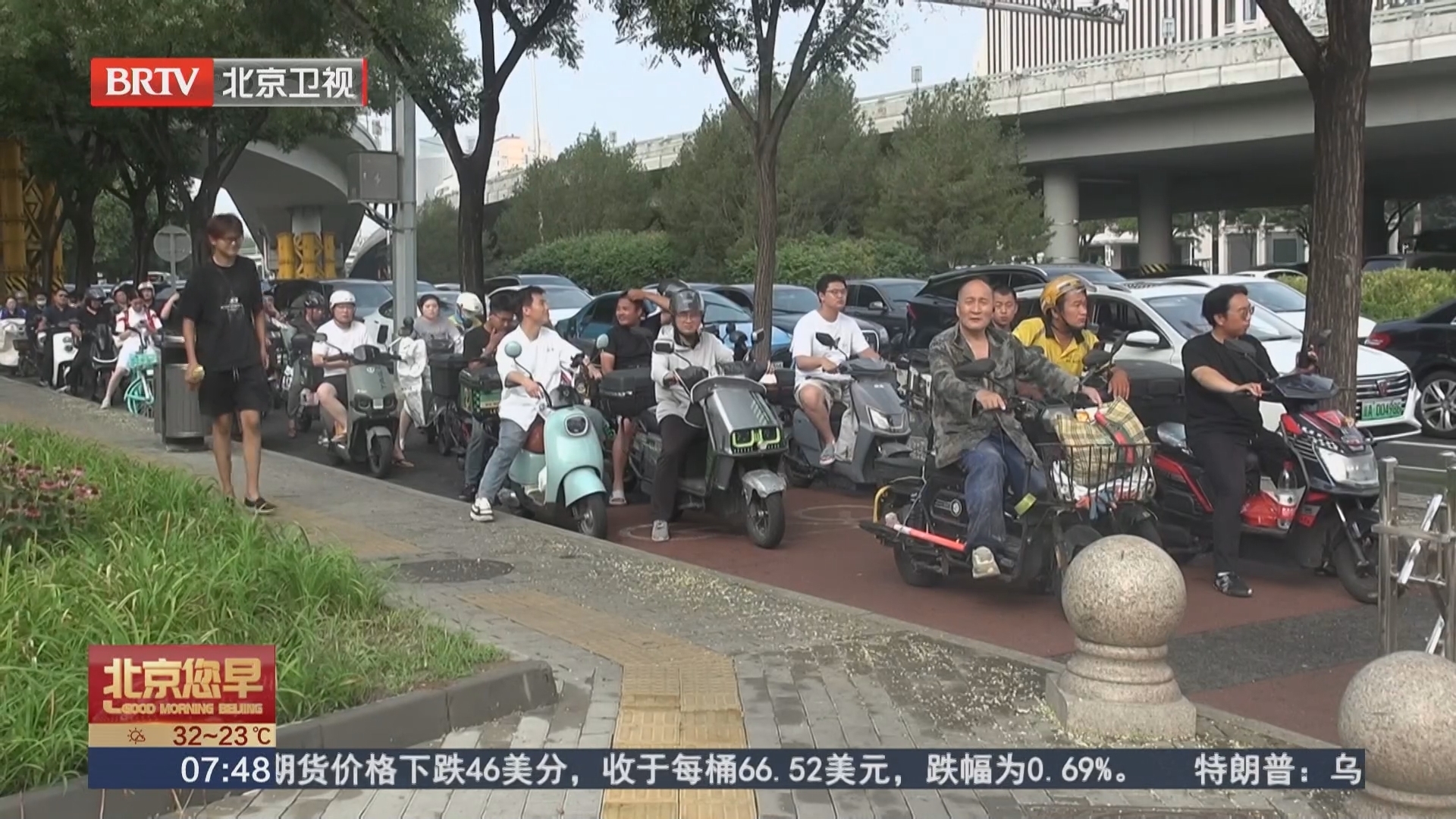 机动车骑车带人 骑车打电话等不文明行为问题突出