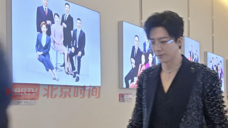 2025微博视界大会后台直击，北京时间记者与刘宇宁展开一段可爱对话