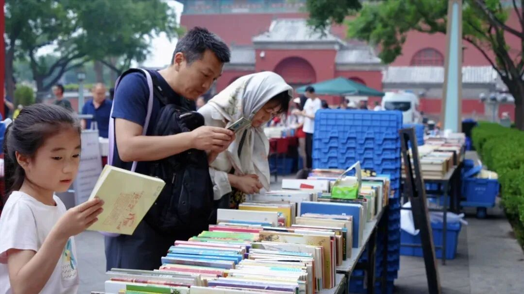 多巴胺书香打卡地标上线!钟鼓楼“旧书新知”市集开逛→ 多巴胺书香打卡地标上线!钟鼓楼“旧书新知”市集开逛→