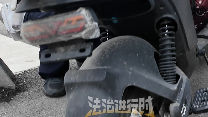 男子骑无牌电动车上路被查 “车买好几年了” 交警：手续齐全，快去上牌