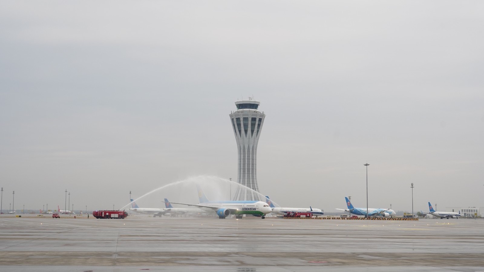 乌兹别克斯坦航空转场大兴机场  中乌“空中丝路”开启新篇章