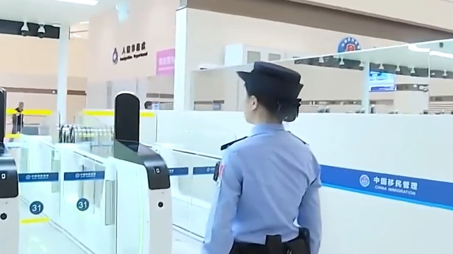 现场直击！首批通关旅客进入皇岗口岸查验区域