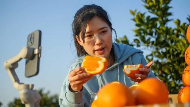 从外卖箱到直播间——骑手妈妈在海堰“水缘”中架起助农桥 从外卖箱到直播间——骑手妈妈在海堰“水缘”中架起助农桥