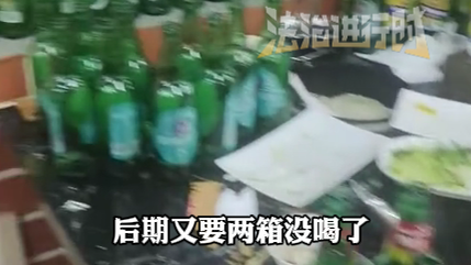 4个人喝了近120瓶啤酒 给老板都惊呆了 4个人喝了近120瓶啤酒 给老板都惊呆了